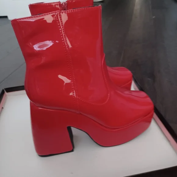 BRAND NEW Red Women's Ankle Boots 6.5 - Picture 3 of 8